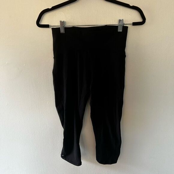 Lululemon Black Cropped Mesh Leggings Size 6 Classic Athletic Activewear - Picture 1 of 9